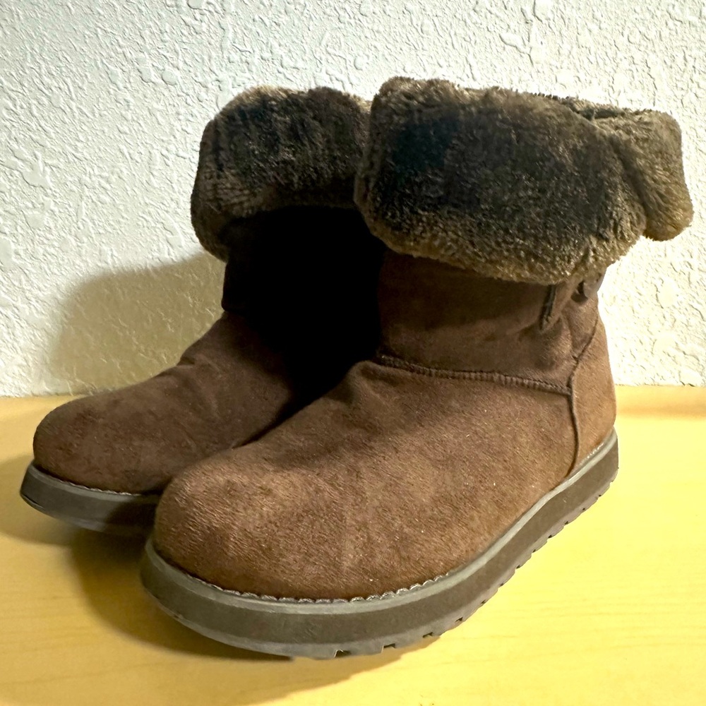Brown Boots with Fur ~ Sketchers ~ Women’s 8